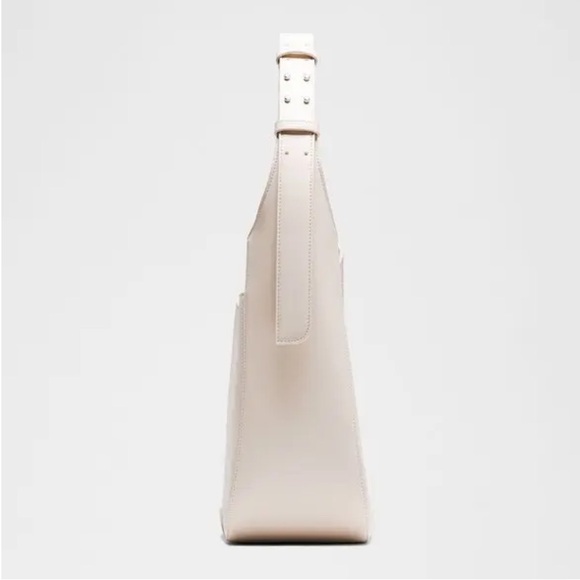 NWT Lululemon Leather Alternative Shoulder Bag
Cashew - Picture 4 of 11